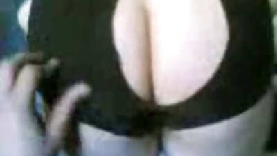 Gadis curvy dengan payudara semulajadi raksasa pada webcamnya