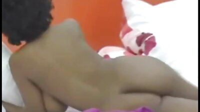 Si rambut coklat Babe Dengan Pantat Sempurna Menggoda Teman Lelakinya
