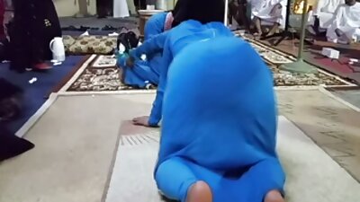 Big Breasted Mom Menyediakan Kejutan Istimewa untuk Lelaki Bersalin Muda